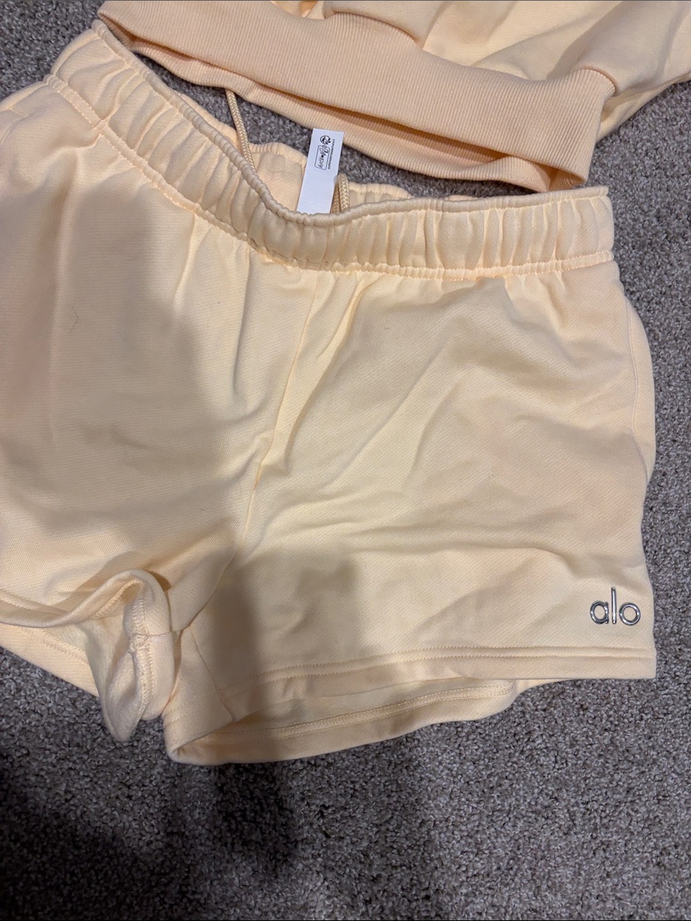 Alo butter yellow set - Picture 2 of 5